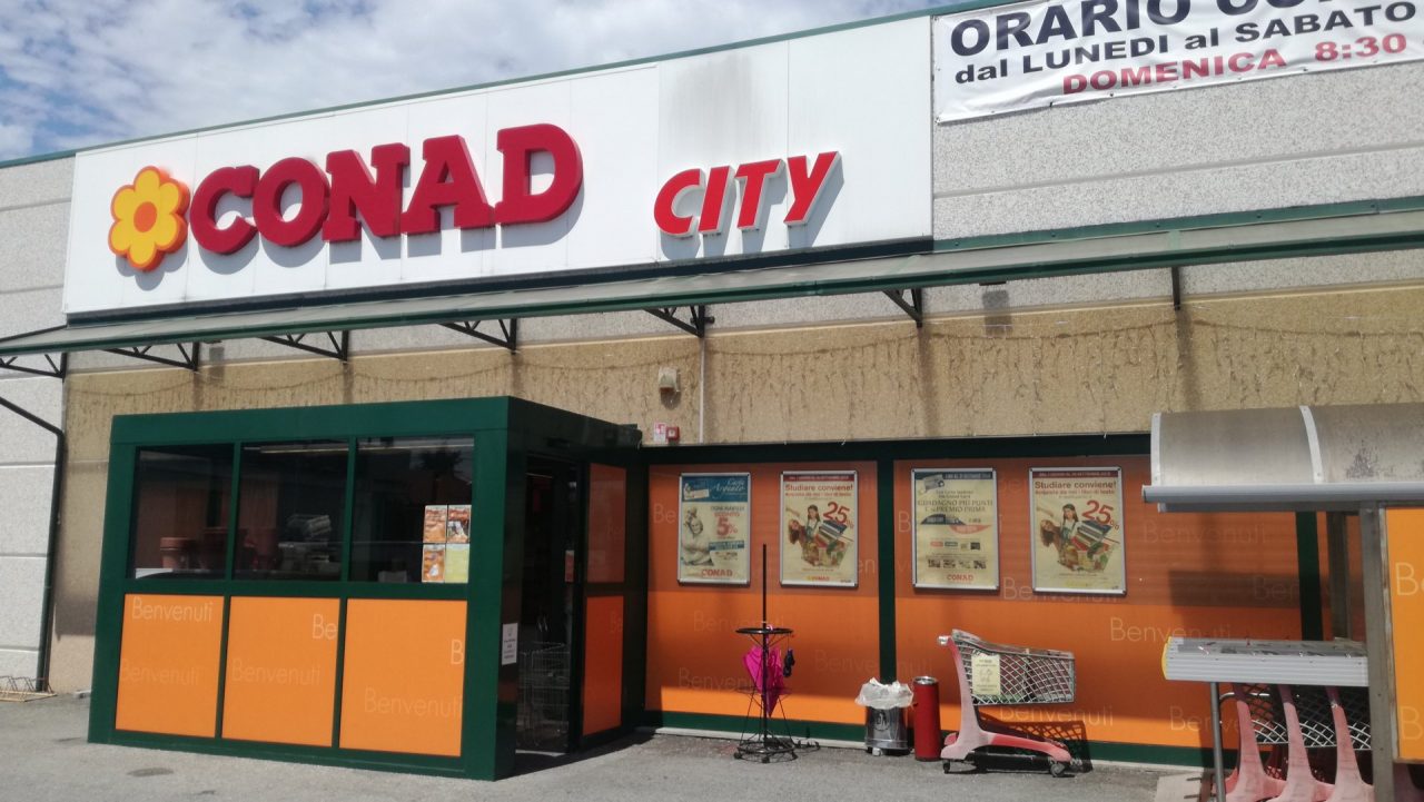 Favria colpo al Conad i ladri rubano carne e alimentari