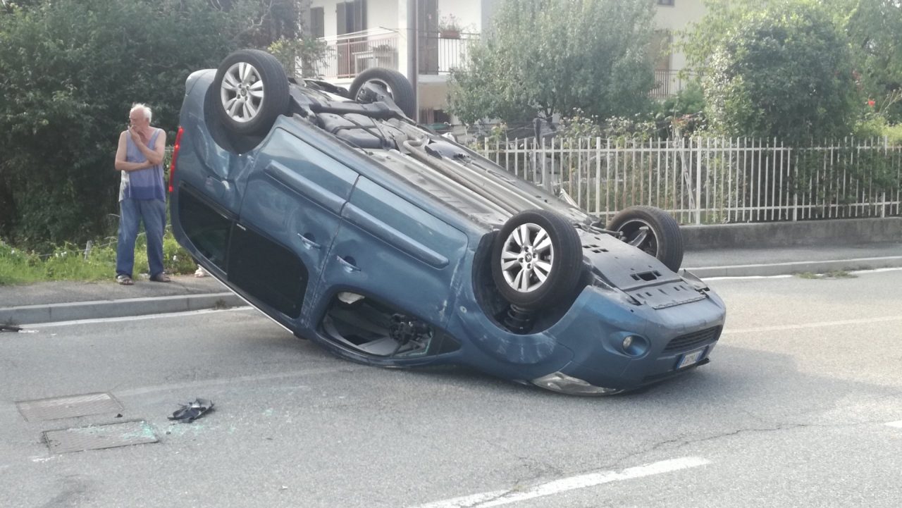 Scontro tra auto: uno dei coinvolti è fuggito