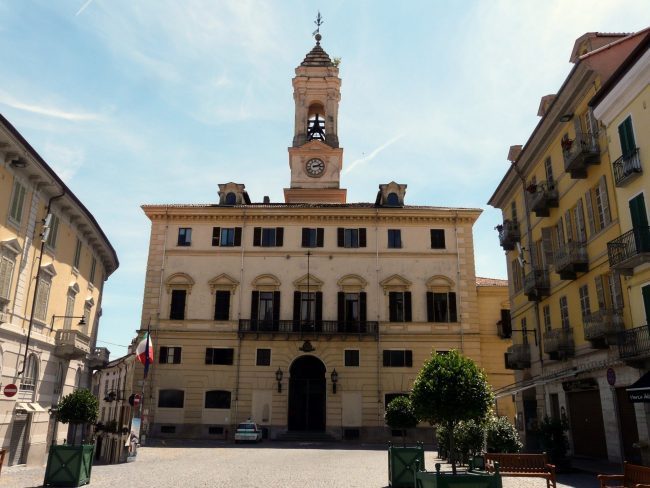 Sacchetti di plastica non conformi Viviamo Ivrea chiede spiegazioni al sindaco
