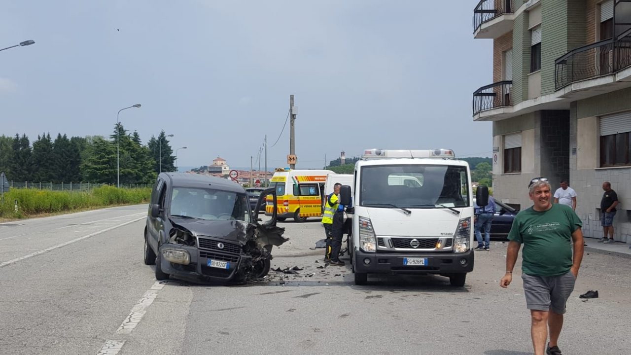 Auto contro moto a Romano Canavese, un morto | FOTO