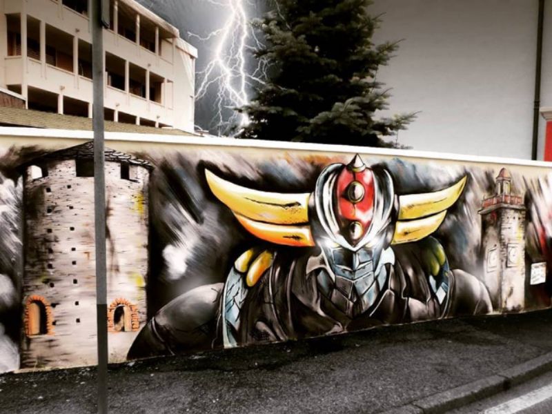 Goldrake a Cuorgnè completato il magnifico murales di corso Roma
