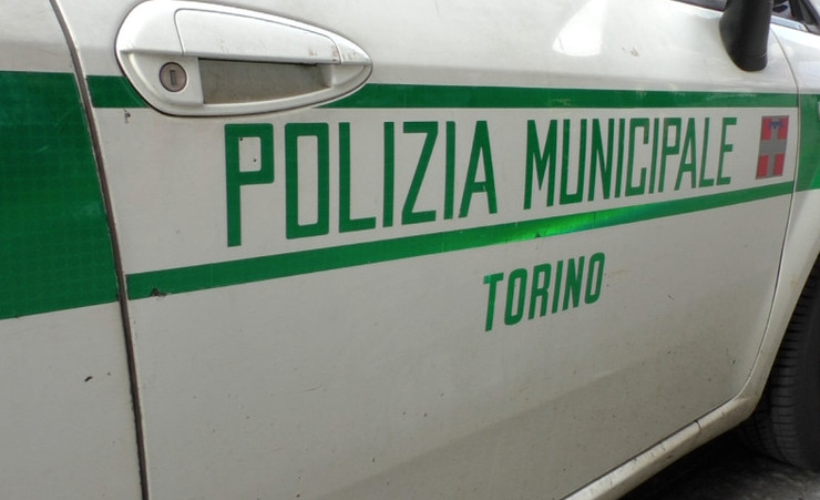 Carri attrezzi, guida spericolata per le vie del centro