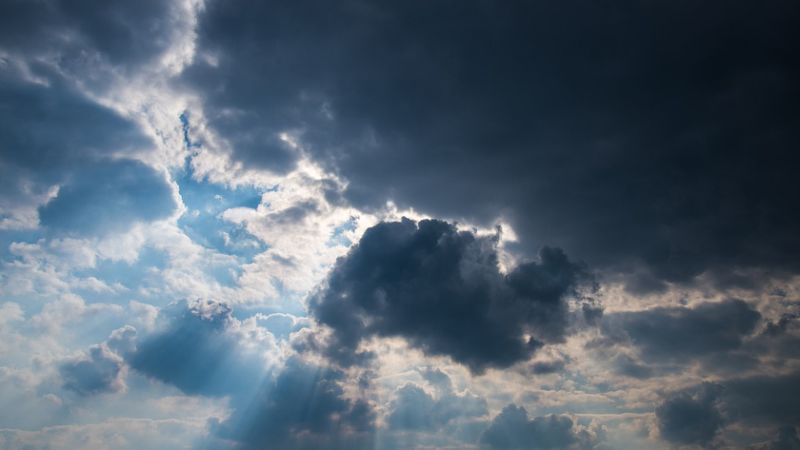 Meteo nel week-end: temporali al Nord ma da lunedì cambia tutto