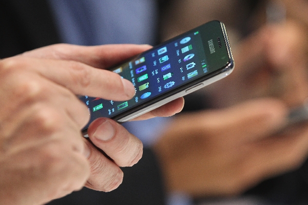 Smartphone in regalo: attenzione alle truffe