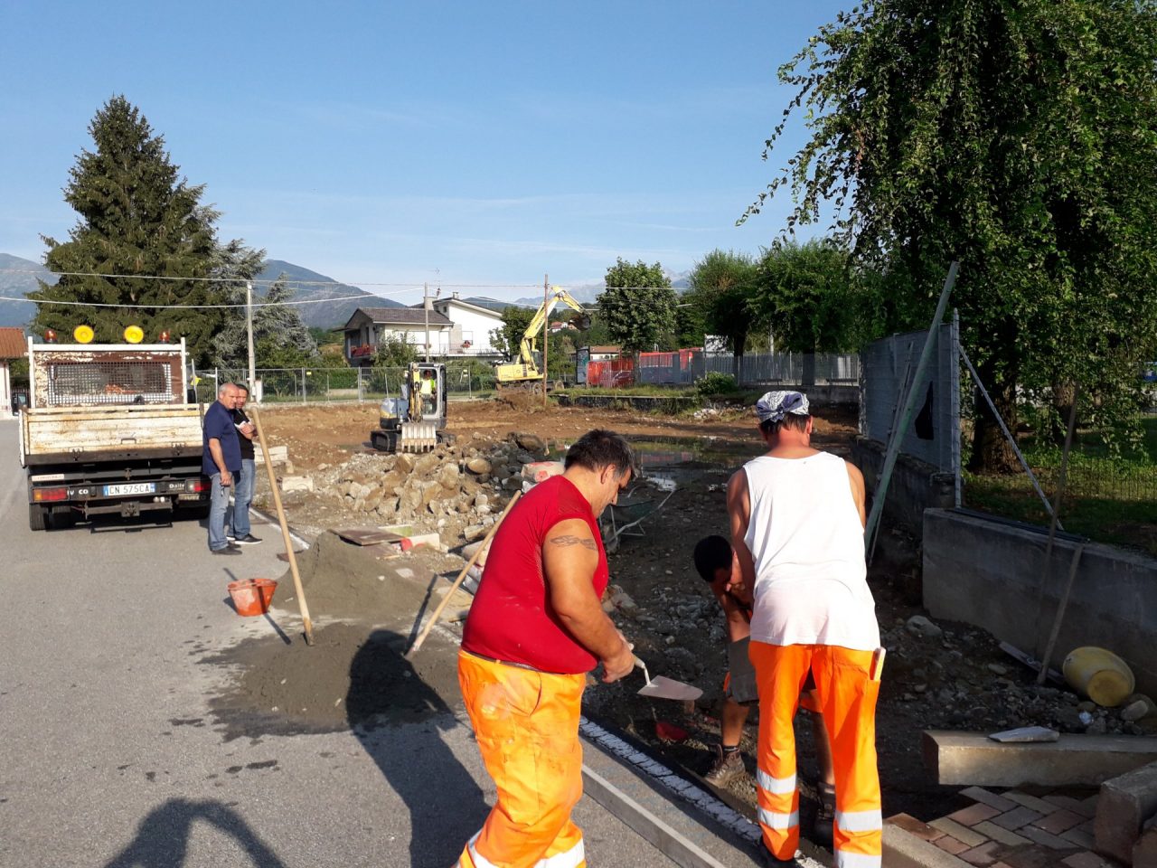 Iniziati i lavori di realizzazione del parcheggio in via delle scuole a Spineto