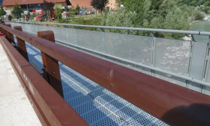 Passerella alla Feiteria finalmente pronta: il ponte riaperto al transito