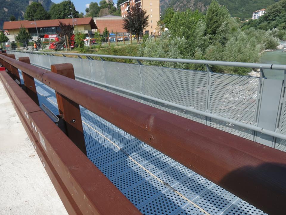 Passerella alla Feiteria finalmente pronta: il ponte riaperto al transito