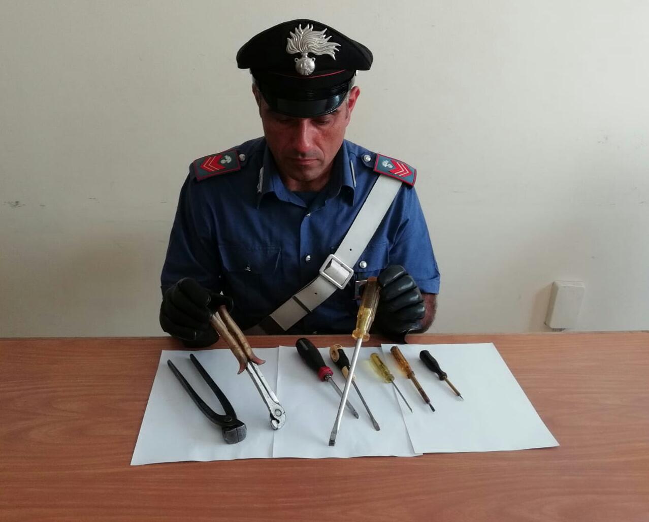 Alla guida in stato di ebbrezza e senza patente: 43enne denunciato dai carabinieri