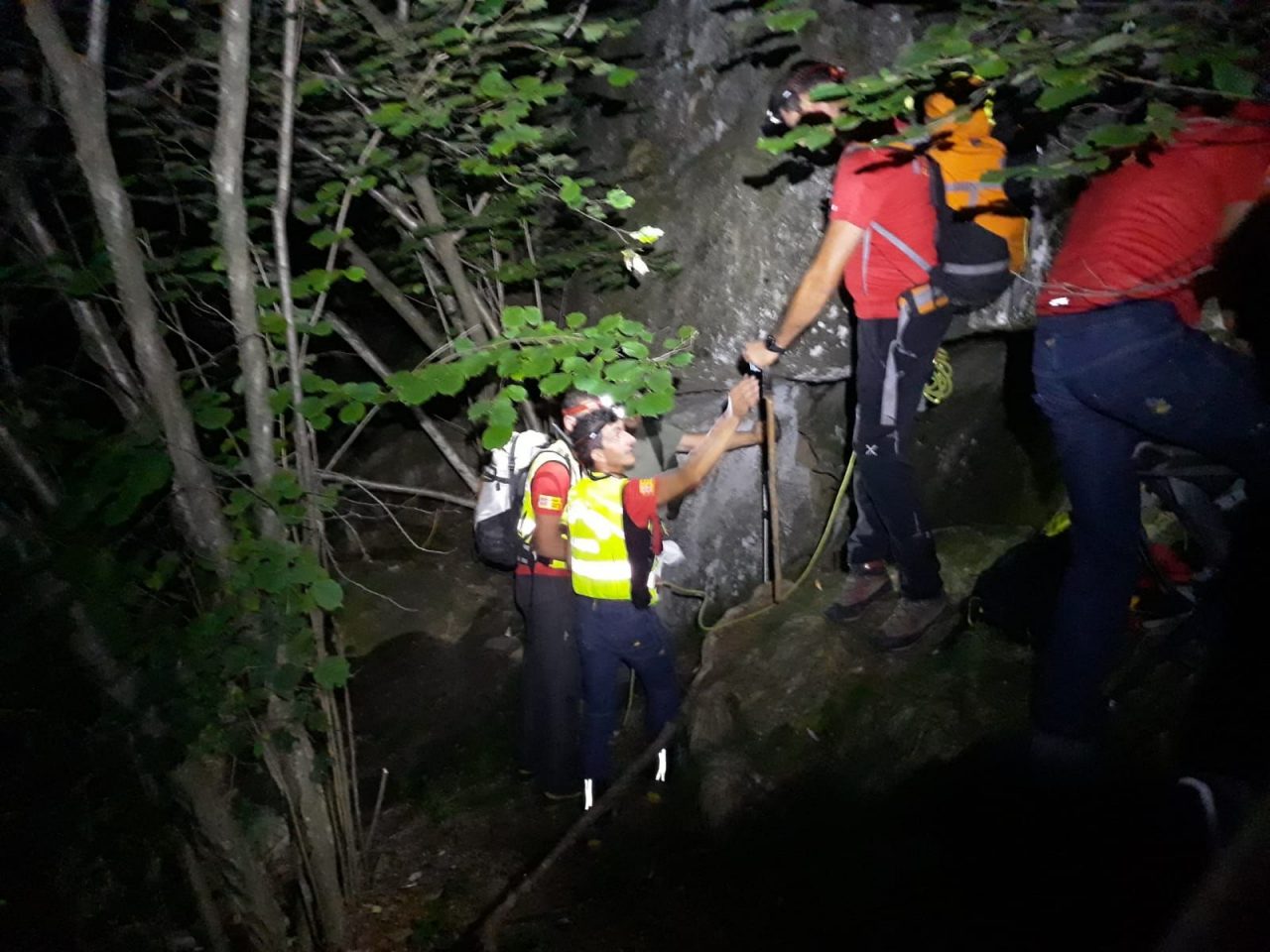 Cercatore di funghi salvato dal soccorso alpino a Locana