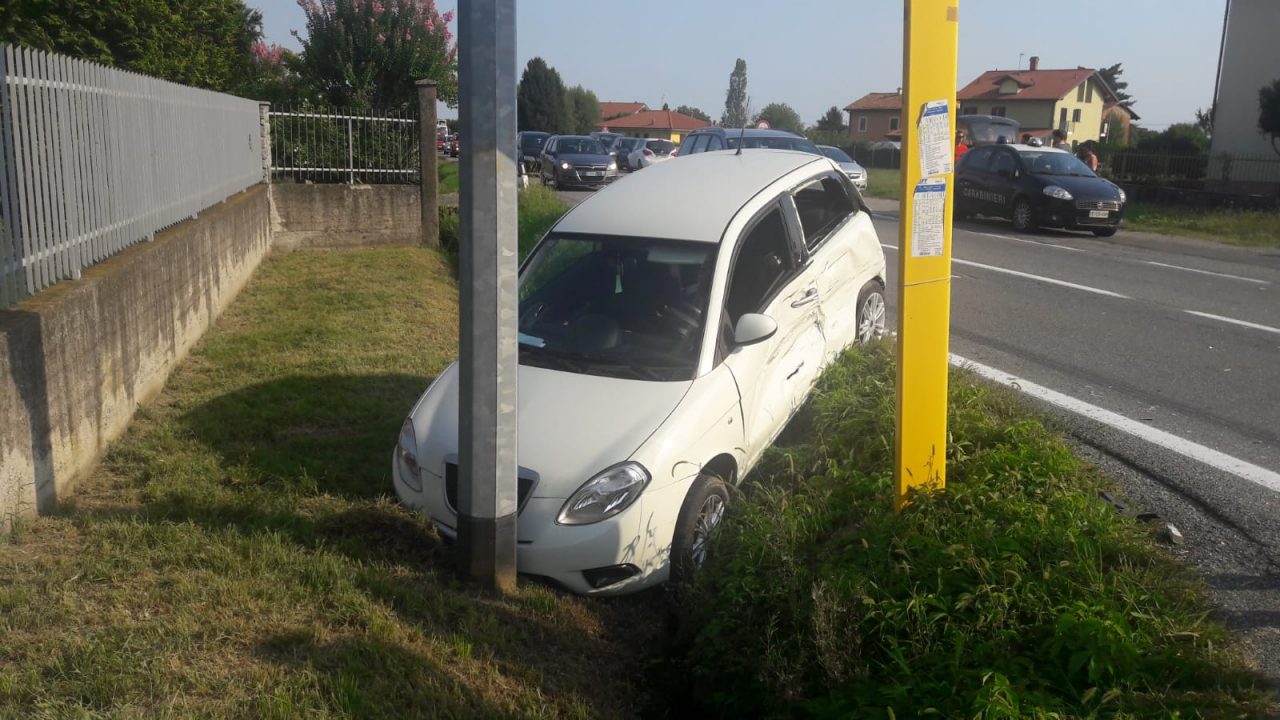 Tamponamento tra auto tre mezzi coinvolti