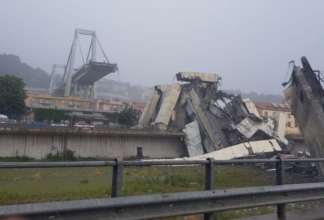 Ponte crollato in autostrada a Genova, decine di morti | VIDEO