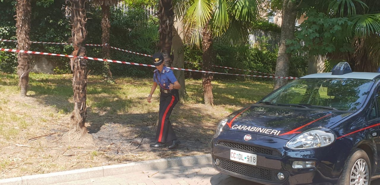 Appiccano incendio poi postano le immagini sui social: denunciati 5 minori