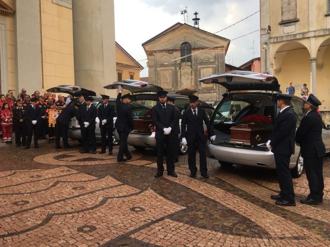 Funerali della famiglia morta nel crollo del viadotto Morandi
