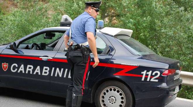 Insolita multa per un biellese: finestrino abbassato e chiavi inserite nell’auto