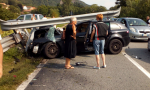 Incidente a Borgofranco, auto sradica guard rail | FOTO