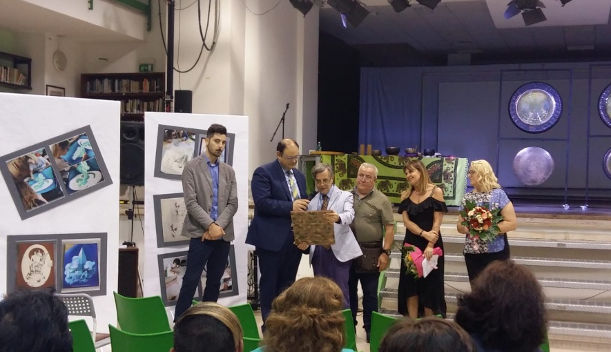 La Meridiana dell’incontro: un bassorilievo del Liceo Faccio donato a Napoli