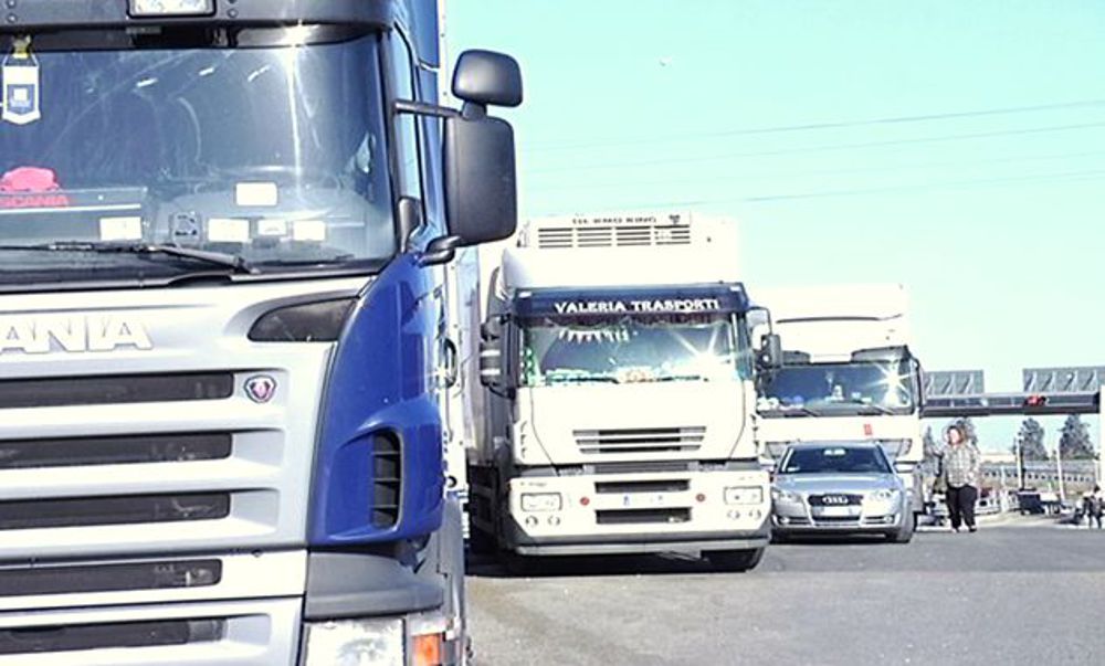 Sciopero camionisti rinviato a settembre