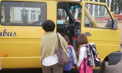 Tre scuolabus sanificati e pronti all'uso: la consegna al Comune di San Maurizio