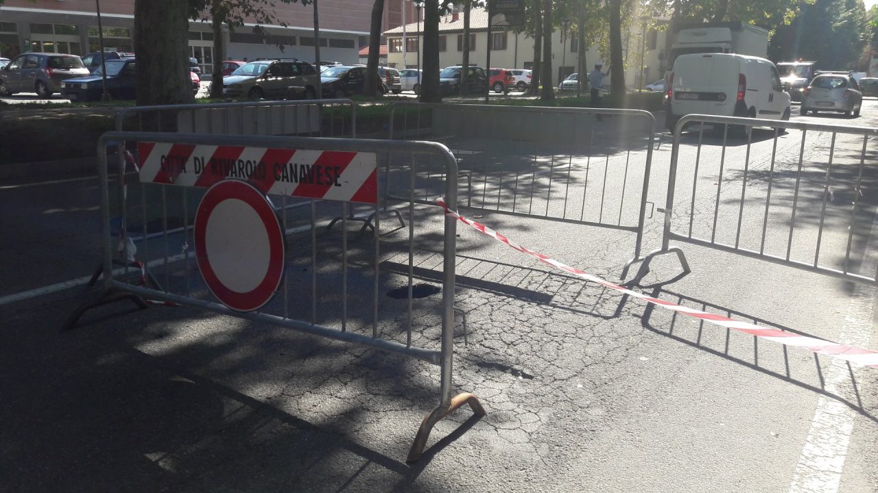 Voragine in corso Indipendenza a Rivarolo: pronto intervento dei cantonieri
