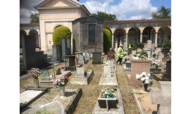 Tombe di bimbe africane imbrattate, episodio di razzismo?