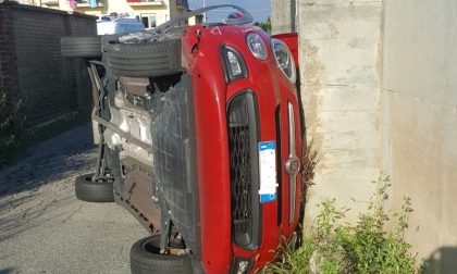 Incidente a Oglianico, auto si ribalta