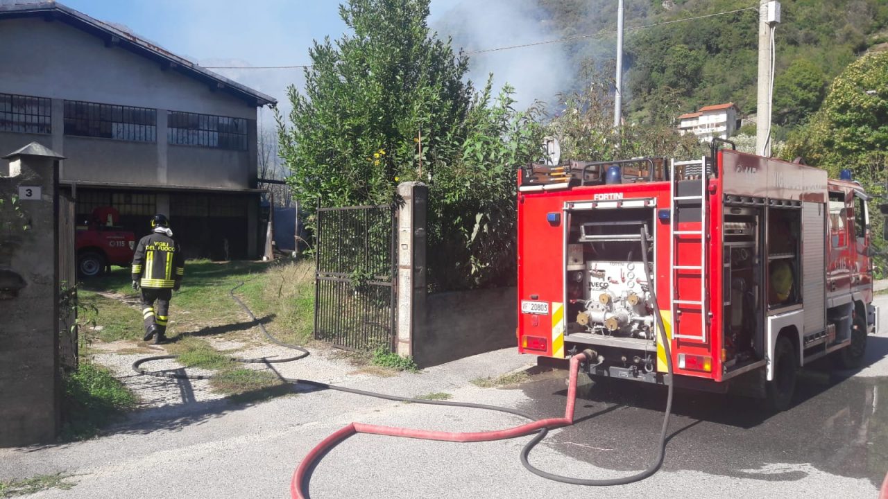 Esplosione in un capanno, vigili del fuoco intervengono a Pont