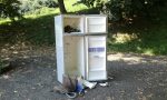 Frigo abbandonato nel parcheggio, incività a Rivarolo | FOTO