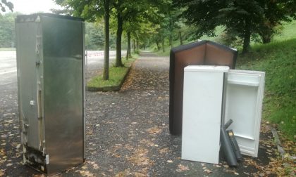 Rifiuti in piazza Mulinet: altri frigoriferi abbandonati a Rivarolo