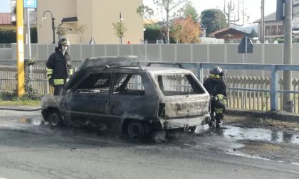 Auto in fiamme, attimi di apprensione a Valperga