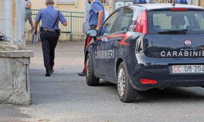 Bimbo no vax resta isolato all’asilo, arrivano anche i carabinieri