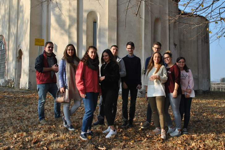 Studenti del Liceo Botta di Ivrea ciceroni alla Chiesa di San Michele in Clivolo