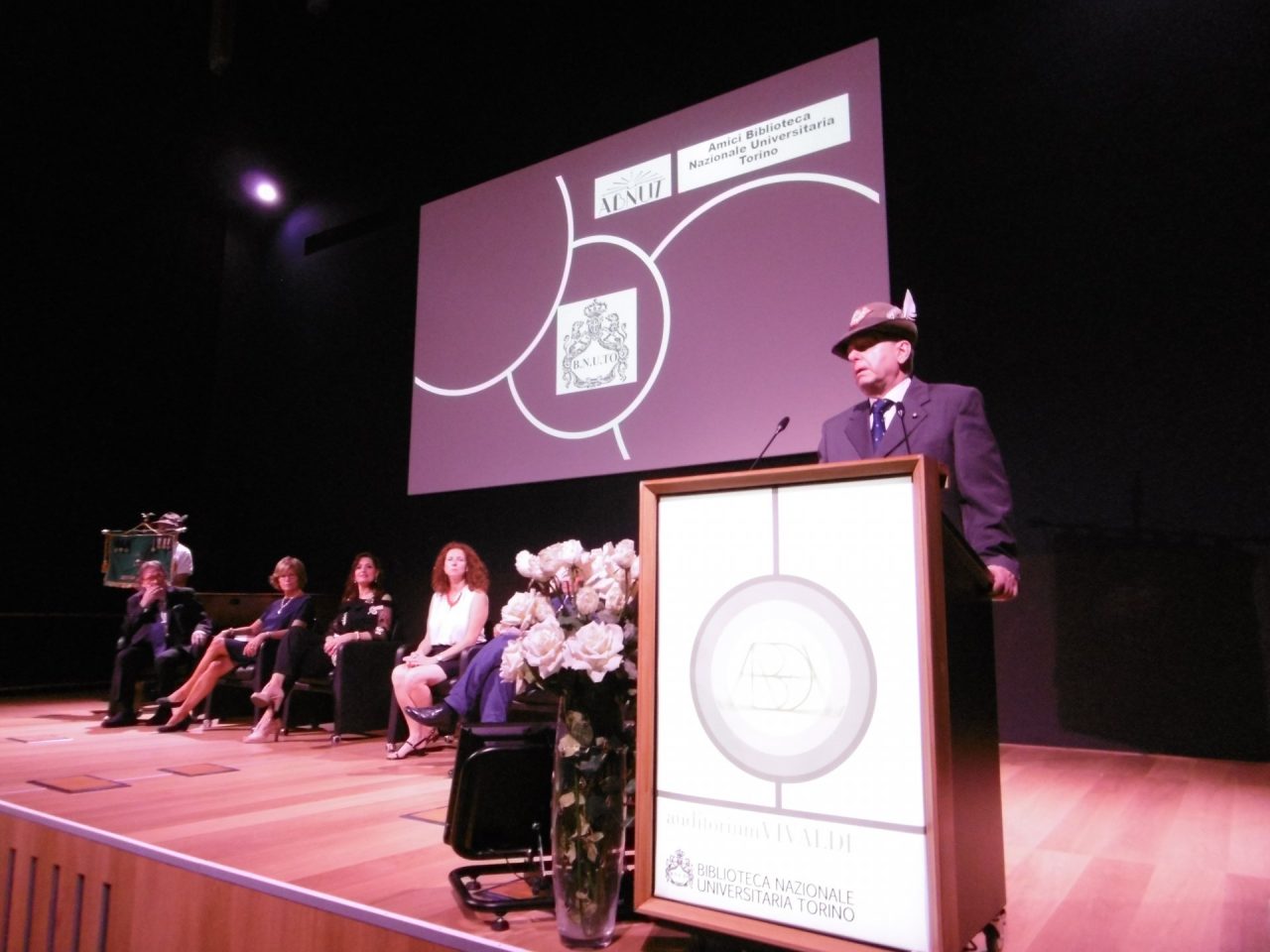 Continua la mostra “Angelo Malinverni – I fiori, la Grande Guerra, gli Alpini”