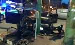 Auto contro semaforo, tre in ospedale LE FOTO