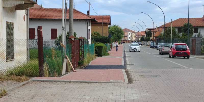 Marciapiedi: polemica in strada Ciriè