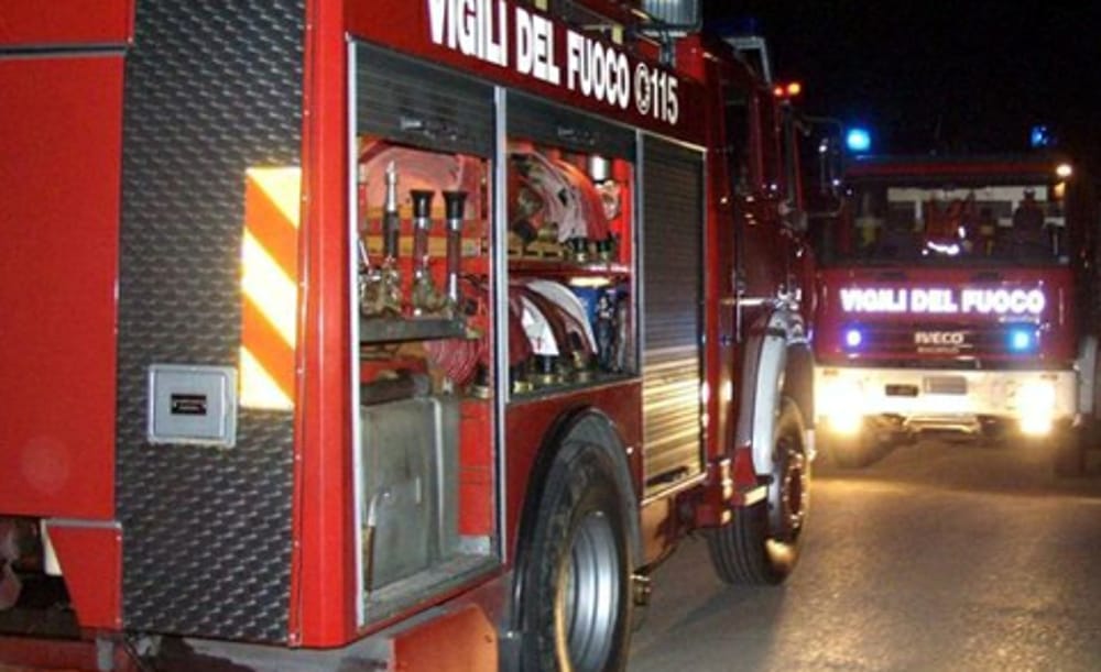 Paura a Locana per un incendio che ha distrutto una casa