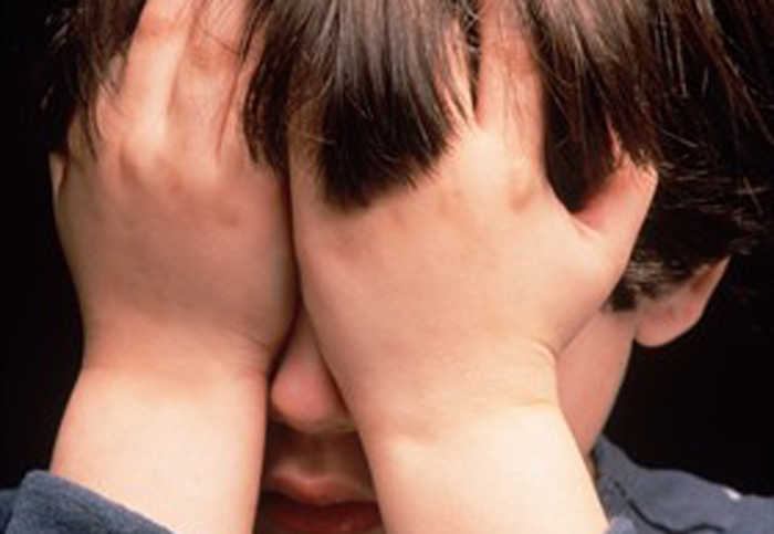 Nonno violenta nipotina di tre anni