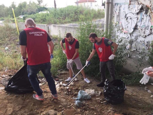 Sacche di sangue tra i rifiuti, le ha trovate CasaPound