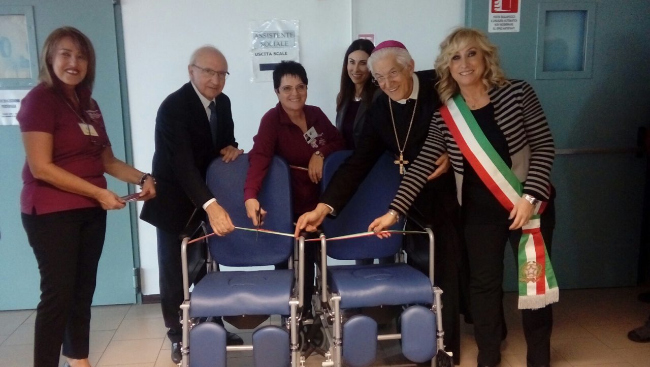 Due carrozzelle donate ai Pronto Soccorso di Ivrea e di Cuorgnè