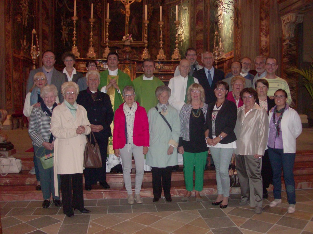 A San Giusto la comunità dei fedeli in festa per don Mario Viano