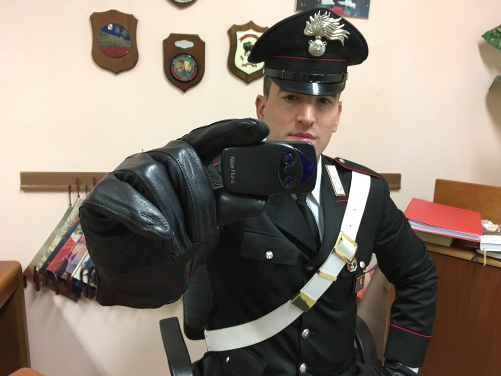Furti alle auto in sosta con l’utilizzo di uno jammer, arrestata coppia di ladri seriali