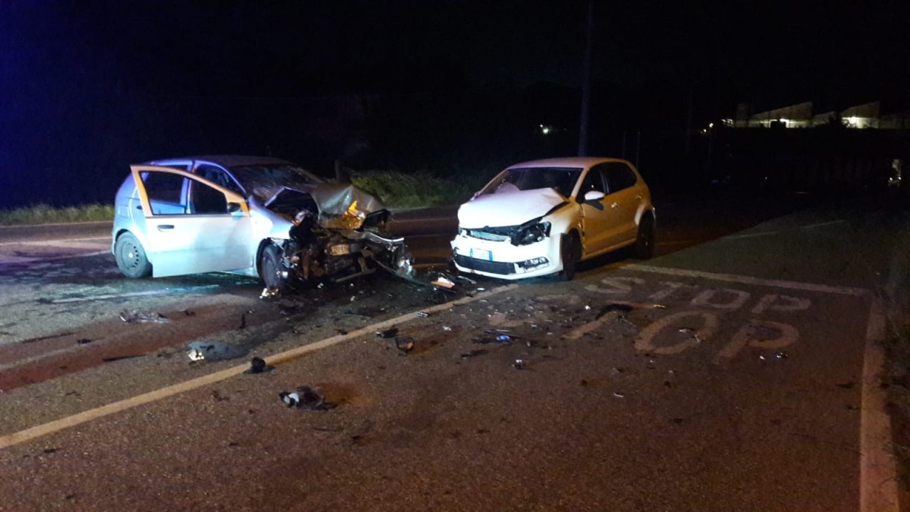 Incidente a Castellamonte, due auto coinvolte | FOTO e VIDEO