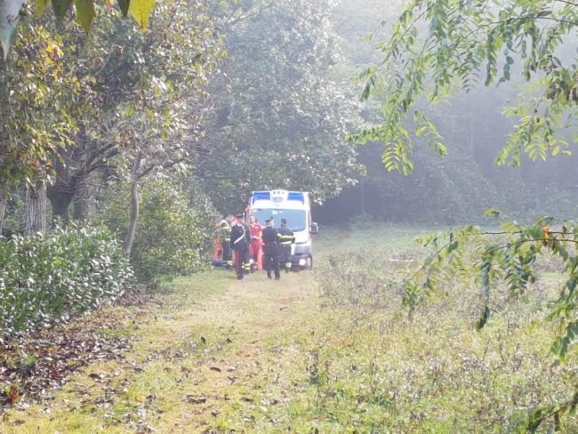 Spara per sbaglio al nipote durante la caccia nel varesotto: 38enne grave | FOTO E VIDEO