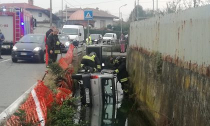 Auto nella roggia, incidente a Favria | FOTO e VIDEO