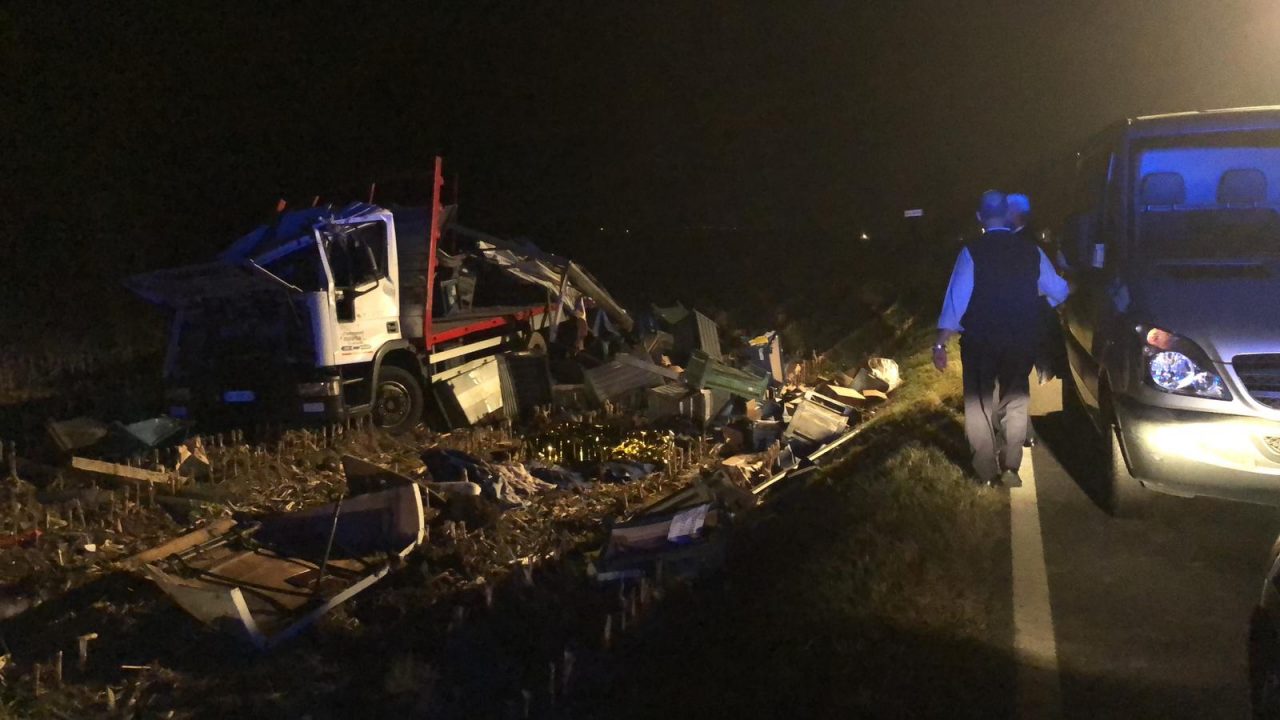Camion si ribalta, morto camionista di San Maurizio Canavese | FOTO e VIDEO