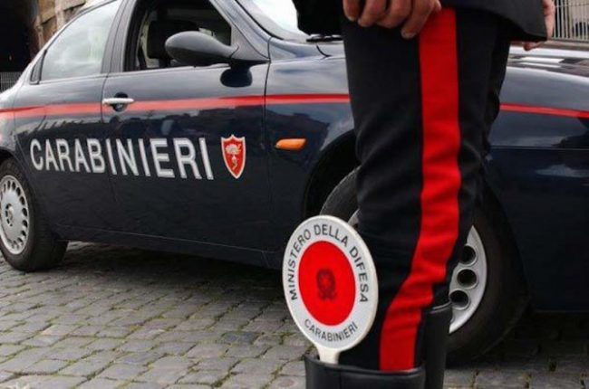 Beccata al volante di una falsa auto Asl: 20enne denunciata dai carabinieri