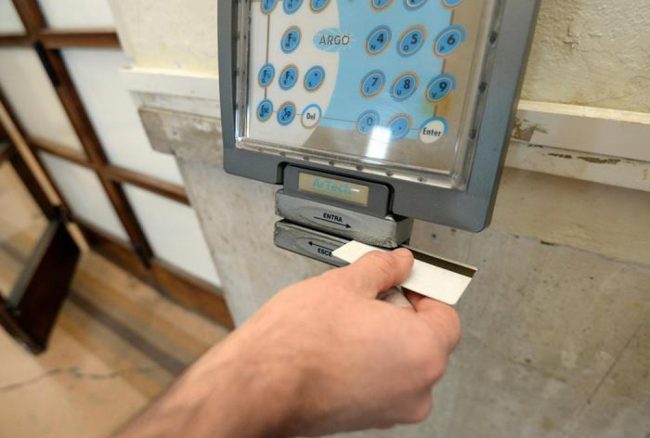 Cartellino addio: arrivano le impronte digitali per entrare in ufficio