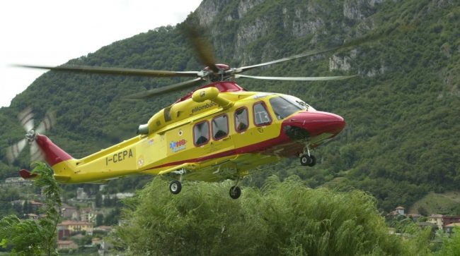 Schianto in autostrada, grave incidente sulla A5: automobilista elitrasportato