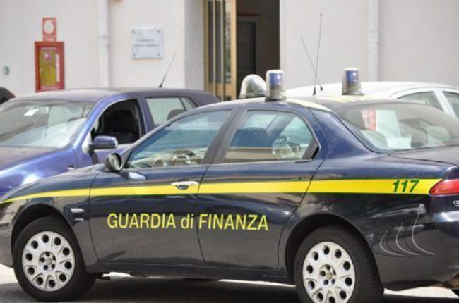Due aziende chiuse dalla Finanza: numerose irregolarità accertate