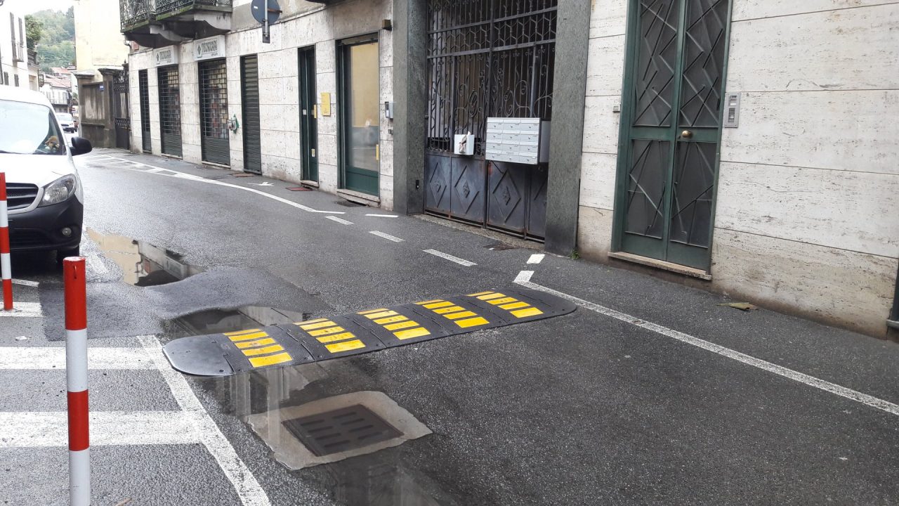 Via IV Novembre a Castellamonte, i cittadini tornano a chiedere la messa in sicurezza