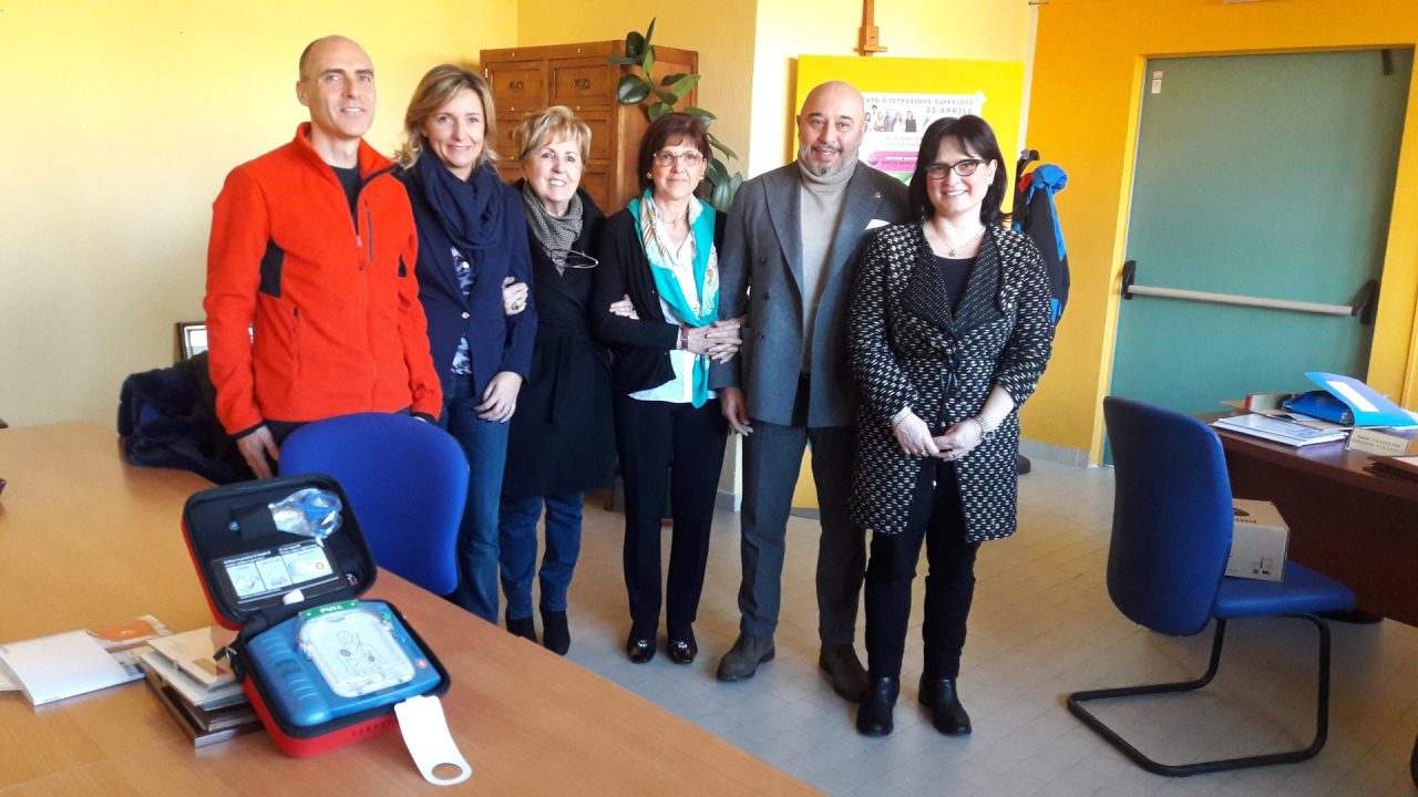 Il Lions club Rivarolo Canavese Occidentale dona un defibrillatore al 25 Aprile